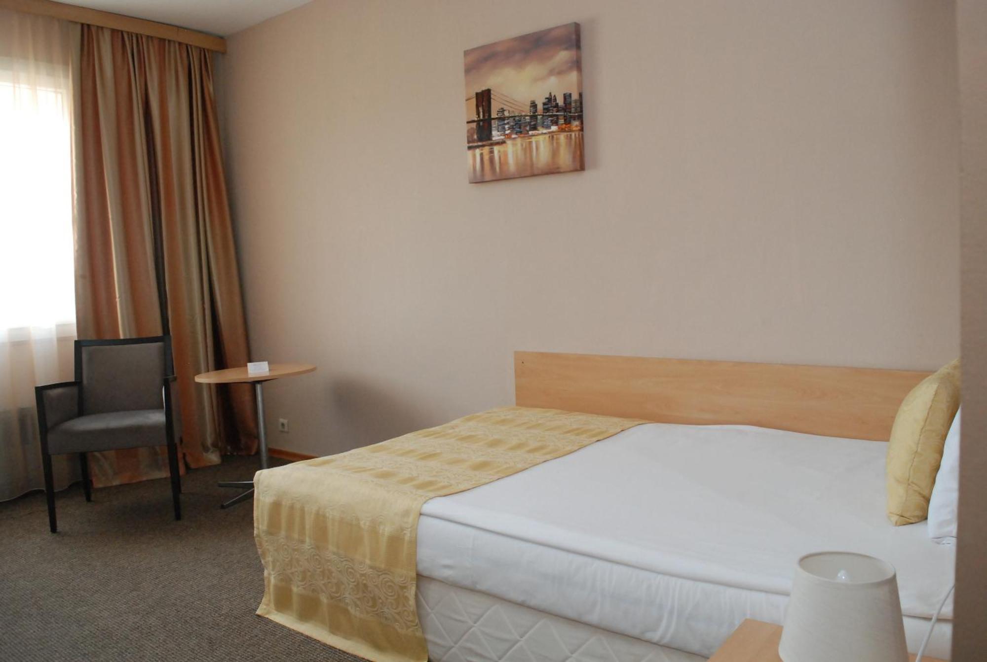 Hotel Balkan Pleven Exterior photo